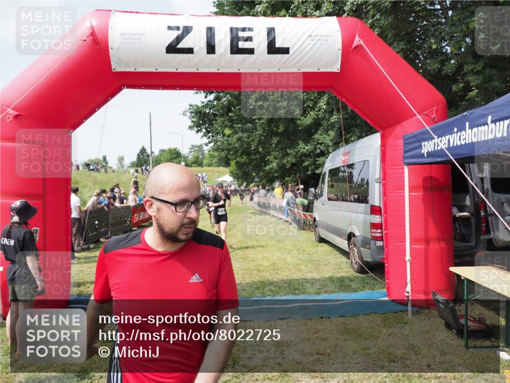 21.06.2025 - 27. Vierlanden-Triathlon MichiJ http://msf.ph/oto/8022725 15.06.2026 11:38:25 Ziel 417, 479, 499 meine-sportfotos.de