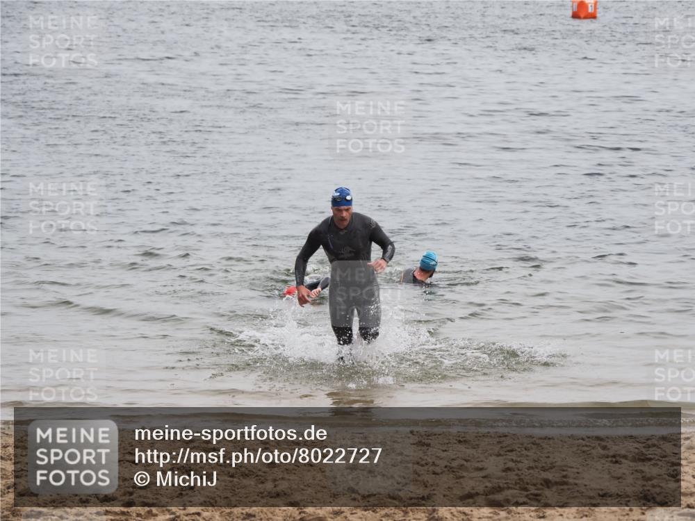 21.06.2025 - 27. Vierlanden-Triathlon MichiJ http://msf.ph/oto/8022727 15.06.2026 10:53:46 Schwimmen 650, 726 meine-sportfotos.de