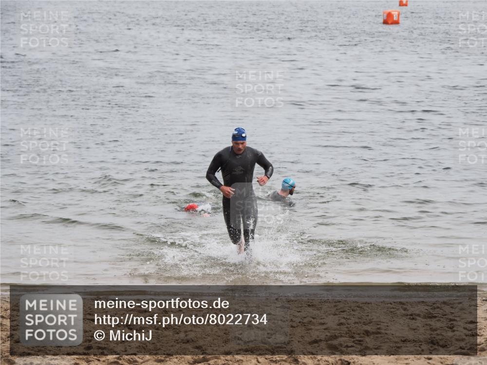 21.06.2025 - 27. Vierlanden-Triathlon MichiJ http://msf.ph/oto/8022734 15.06.2026 10:53:46 Schwimmen 650, 726 meine-sportfotos.de