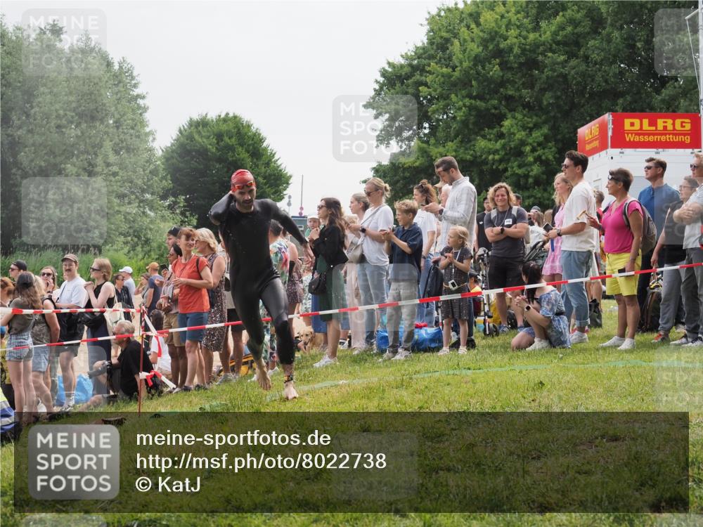 15.06.2025 - 27. Vierlanden-Triathlon KatJ http://msf.ph/oto/8022738 15.06.2025 10:55:29 Schwimmen 639, 656, 661, 725, 740 meine-sportfotos.de
