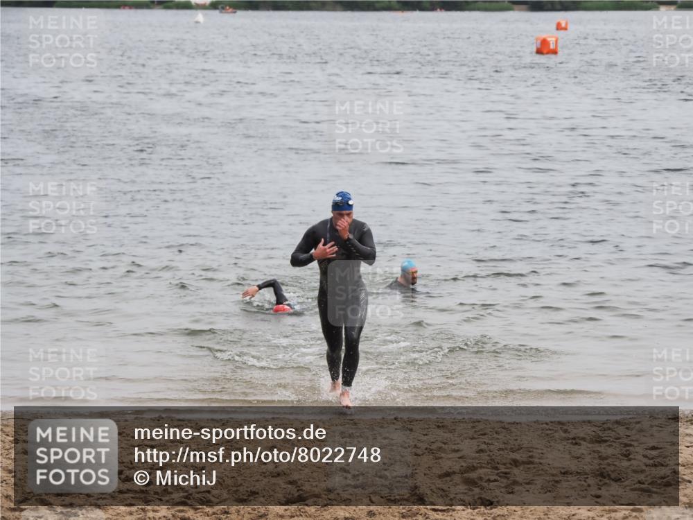21.06.2025 - 27. Vierlanden-Triathlon MichiJ http://msf.ph/oto/8022748 15.06.2026 10:53:47 Schwimmen 650, 726 meine-sportfotos.de