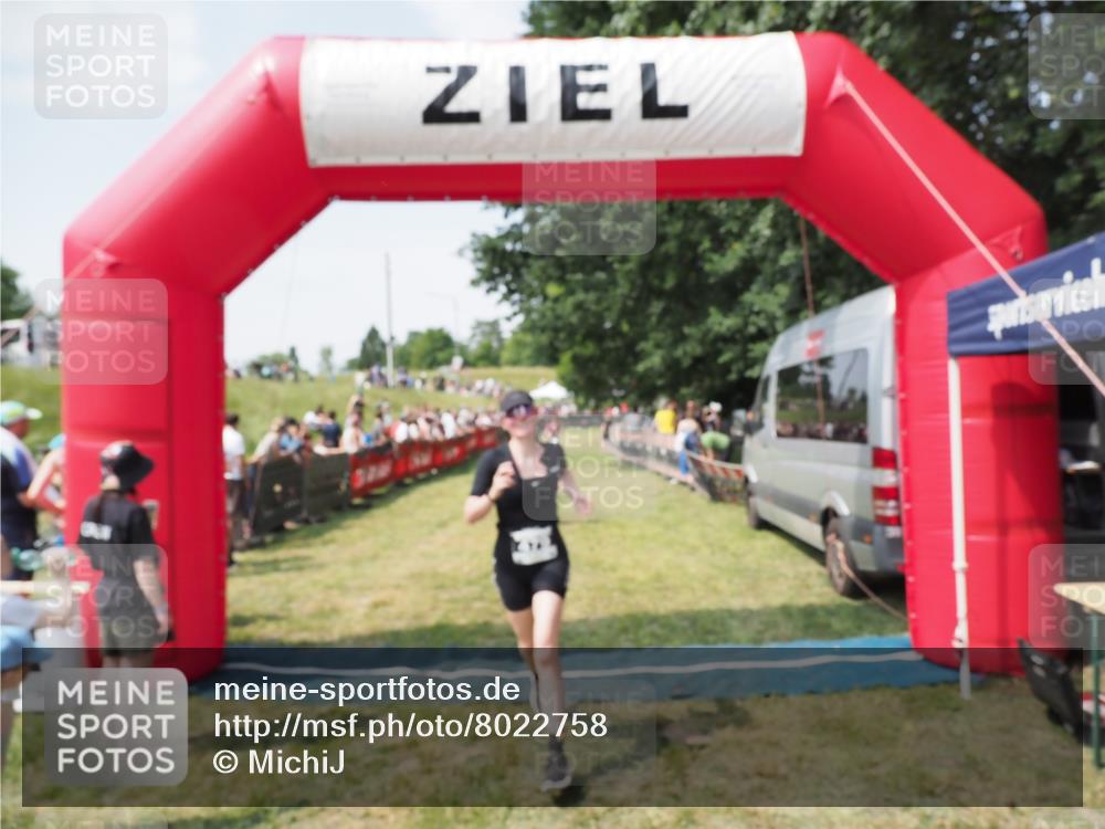 21.06.2025 - 27. Vierlanden-Triathlon MichiJ http://msf.ph/oto/8022758 15.06.2026 11:38:26 Ziel 417, 479, 499 meine-sportfotos.de