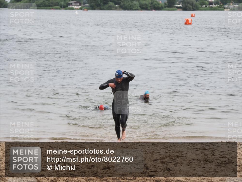 21.06.2025 - 27. Vierlanden-Triathlon MichiJ http://msf.ph/oto/8022760 15.06.2026 10:53:47 Schwimmen 650, 726 meine-sportfotos.de