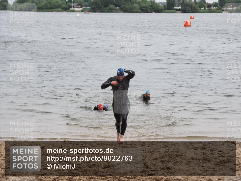 21.06.2025 - 27. Vierlanden-Triathlon MichiJ http://msf.ph/oto/8022763 15.06.2026 10:53:47 Schwimmen 650, 726 meine-sportfotos.de