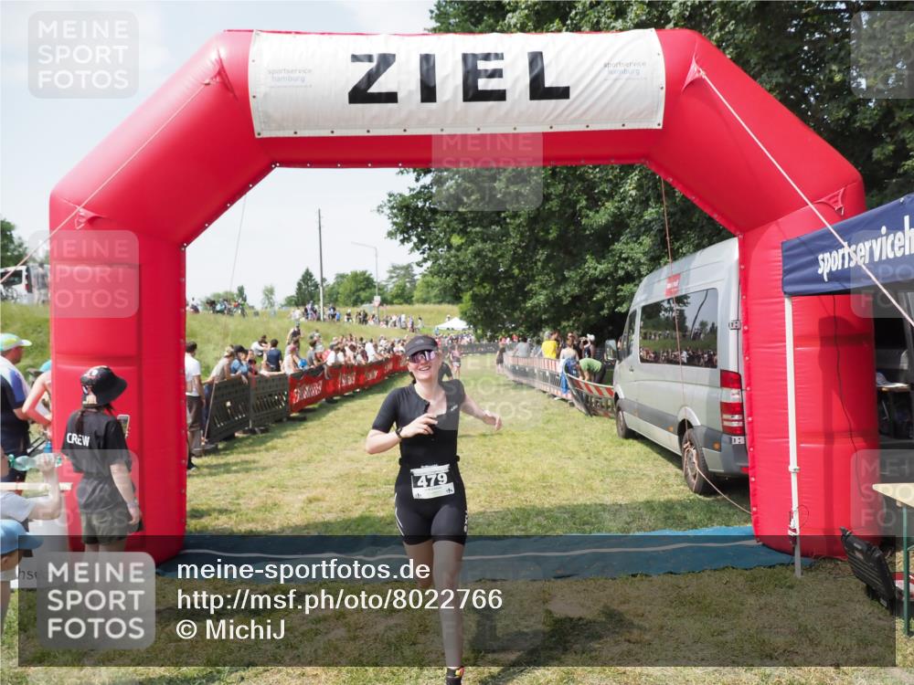 21.06.2025 - 27. Vierlanden-Triathlon MichiJ http://msf.ph/oto/8022766 15.06.2026 11:38:26 Ziel 417, 479, 499 meine-sportfotos.de