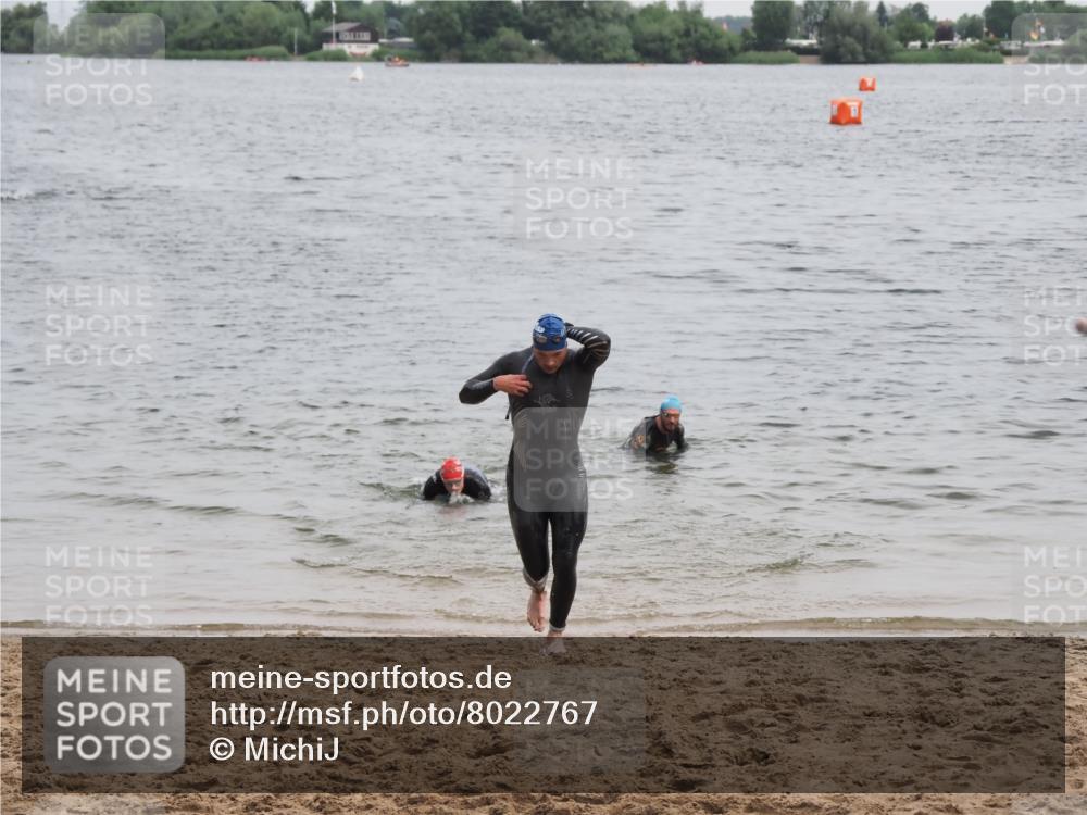 21.06.2025 - 27. Vierlanden-Triathlon MichiJ http://msf.ph/oto/8022767 15.06.2026 10:53:47 Schwimmen 650, 726 meine-sportfotos.de