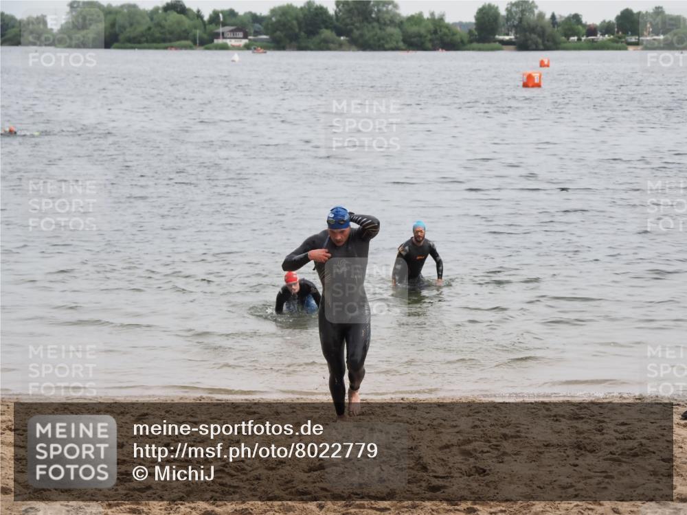 21.06.2025 - 27. Vierlanden-Triathlon MichiJ http://msf.ph/oto/8022779 15.06.2026 10:53:48 Schwimmen 650, 726 meine-sportfotos.de