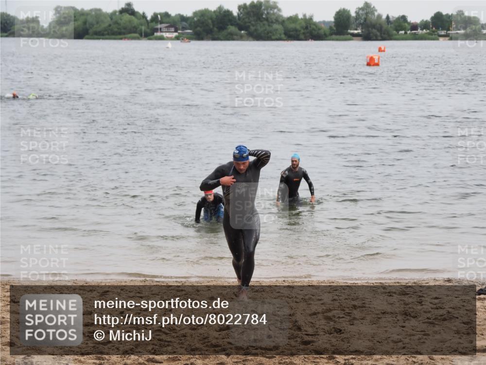 21.06.2025 - 27. Vierlanden-Triathlon MichiJ http://msf.ph/oto/8022784 15.06.2026 10:53:48 Schwimmen 650, 726 meine-sportfotos.de