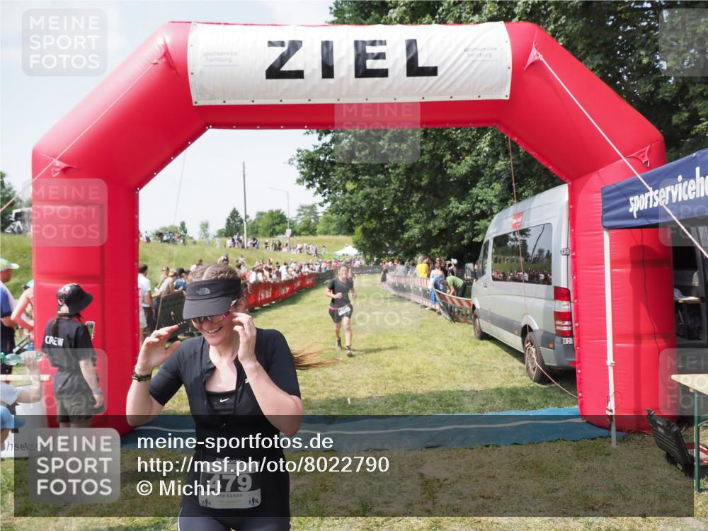 21.06.2025 - 27. Vierlanden-Triathlon MichiJ http://msf.ph/oto/8022790 15.06.2026 11:38:27 Ziel 417, 479, 499 meine-sportfotos.de