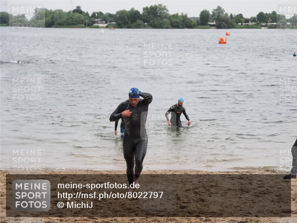 21.06.2025 - 27. Vierlanden-Triathlon MichiJ http://msf.ph/oto/8022797 15.06.2026 10:53:48 Schwimmen 650, 726 meine-sportfotos.de