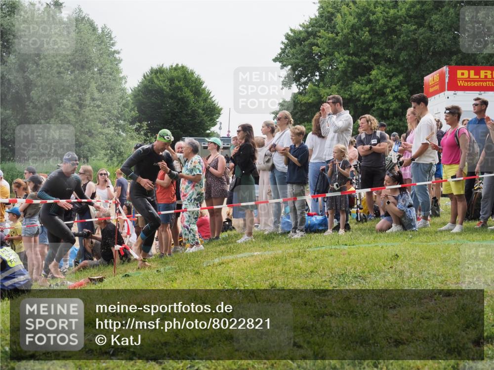 15.06.2025 - 27. Vierlanden-Triathlon KatJ http://msf.ph/oto/8022821 15.06.2025 10:55:34 Schwimmen 639, 656, 736, 740 meine-sportfotos.de