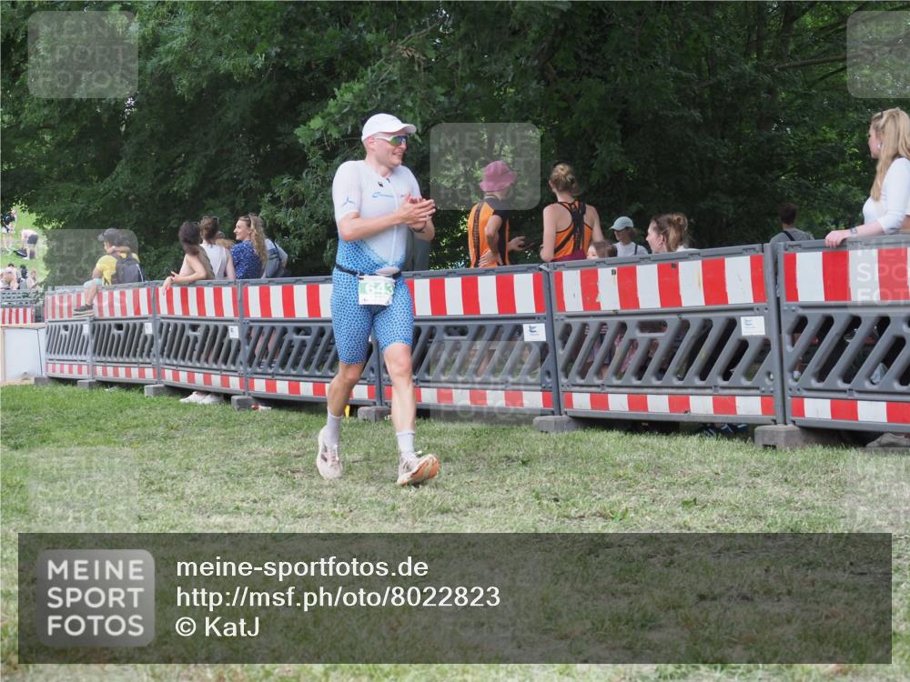21.06.2025 - 27. Vierlanden-Triathlon KatJ http://msf.ph/oto/8022823 15.06.2025 13:22:25 Ziel 643 meine-sportfotos.de