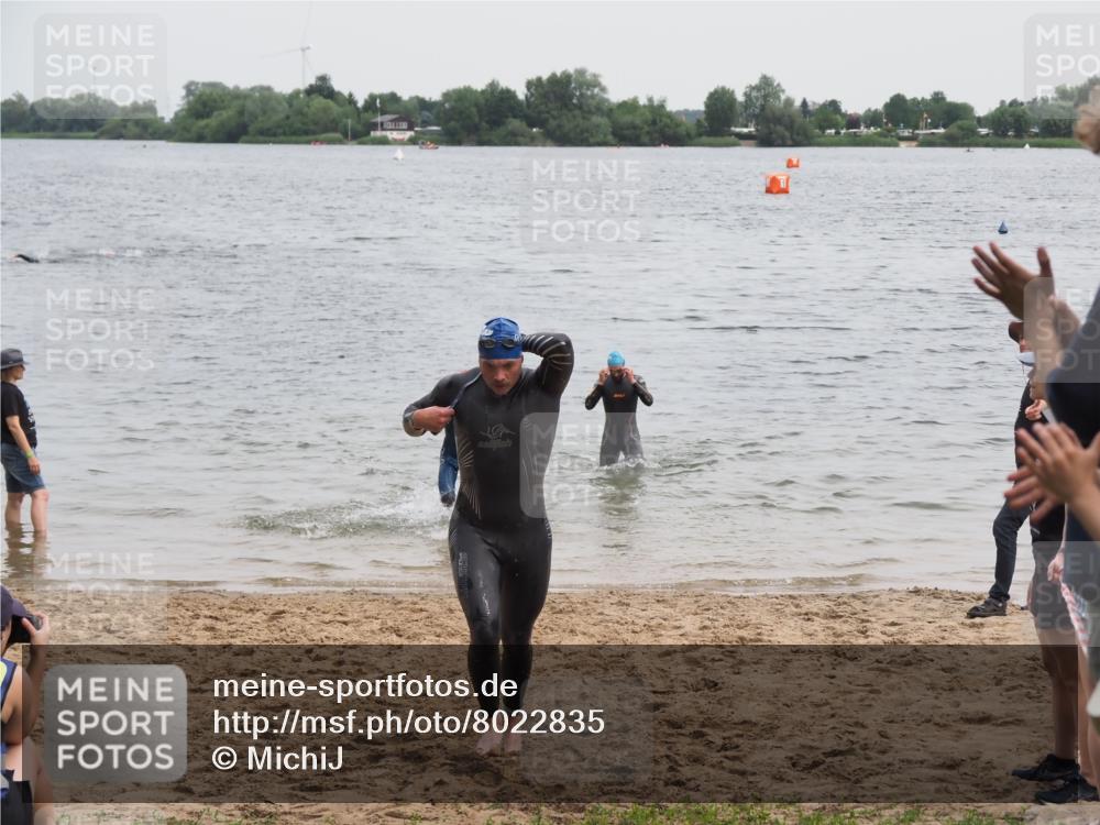 21.06.2025 - 27. Vierlanden-Triathlon MichiJ http://msf.ph/oto/8022835 15.06.2026 10:53:49 Schwimmen 650, 726 meine-sportfotos.de