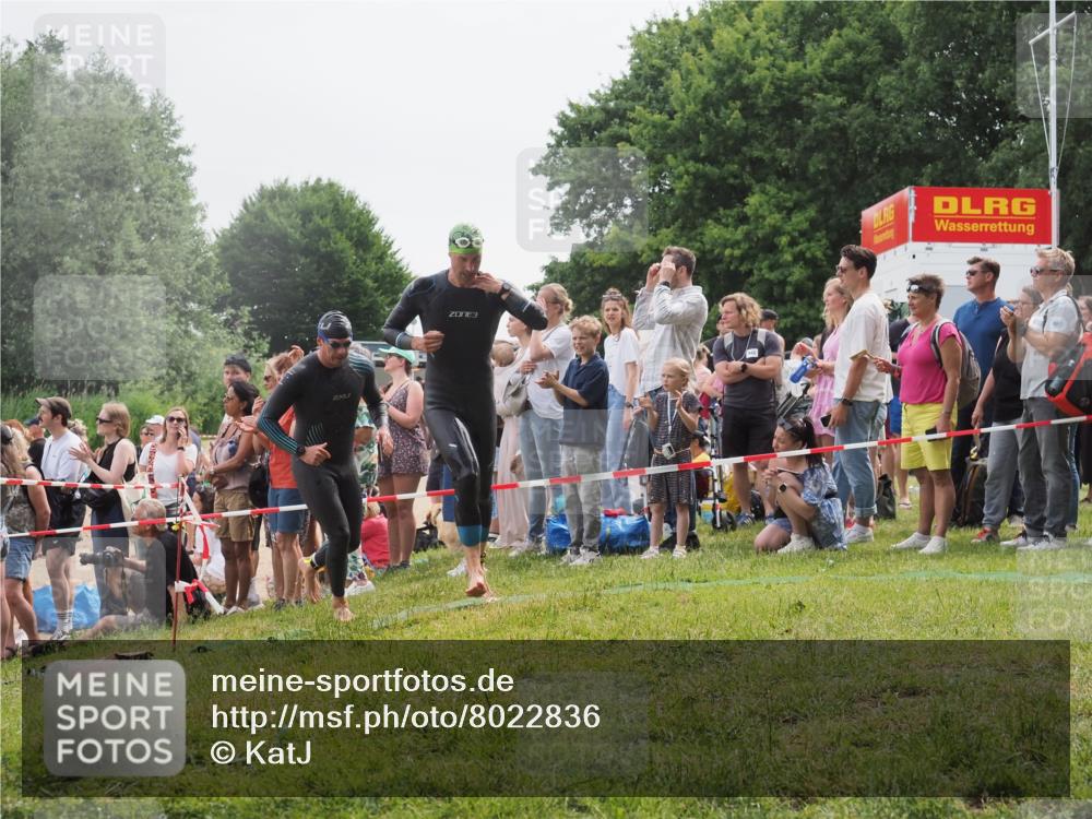15.06.2025 - 27. Vierlanden-Triathlon KatJ http://msf.ph/oto/8022836 15.06.2025 10:55:34 Schwimmen 639, 656, 736, 740 meine-sportfotos.de