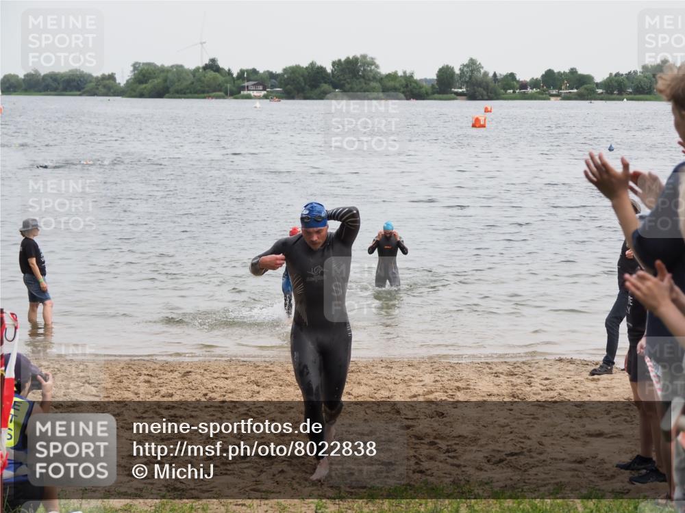 21.06.2025 - 27. Vierlanden-Triathlon MichiJ http://msf.ph/oto/8022838 15.06.2026 10:53:49 Schwimmen 650, 726 meine-sportfotos.de