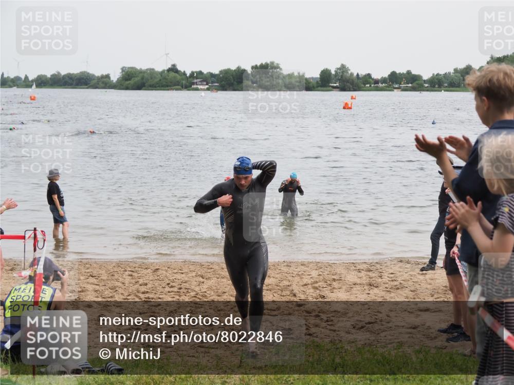 21.06.2025 - 27. Vierlanden-Triathlon MichiJ http://msf.ph/oto/8022846 15.06.2026 10:53:50 Schwimmen 650, 726 meine-sportfotos.de