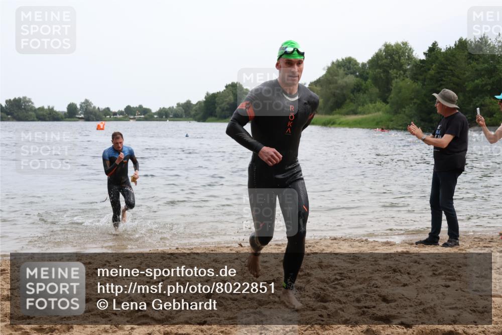 15.06.2025 - 27. Vierlanden-Triathlon Lena Gebhardt http://msf.ph/oto/8022851 15.06.2025 10:50:38 Schwimmen 753, 767 meine-sportfotos.de