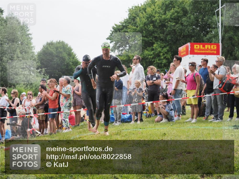 15.06.2025 - 27. Vierlanden-Triathlon KatJ http://msf.ph/oto/8022858 15.06.2025 10:55:35 Schwimmen 639, 656, 736, 740 meine-sportfotos.de