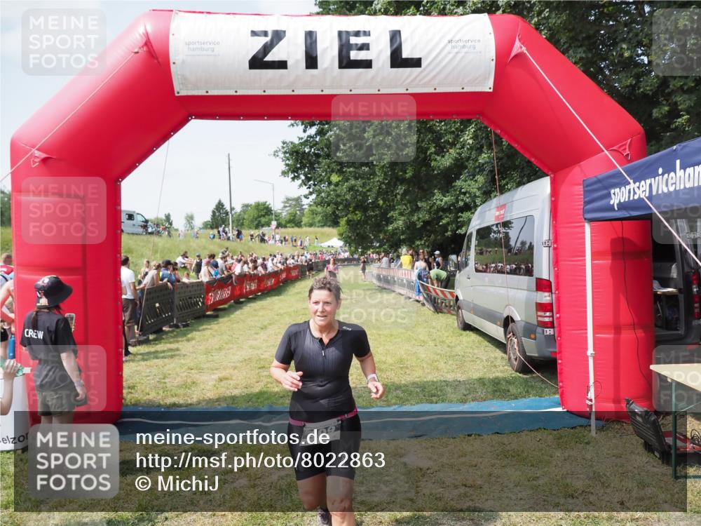 21.06.2025 - 27. Vierlanden-Triathlon MichiJ http://msf.ph/oto/8022863 15.06.2026 11:38:29 Ziel 417, 479, 484, 499 meine-sportfotos.de