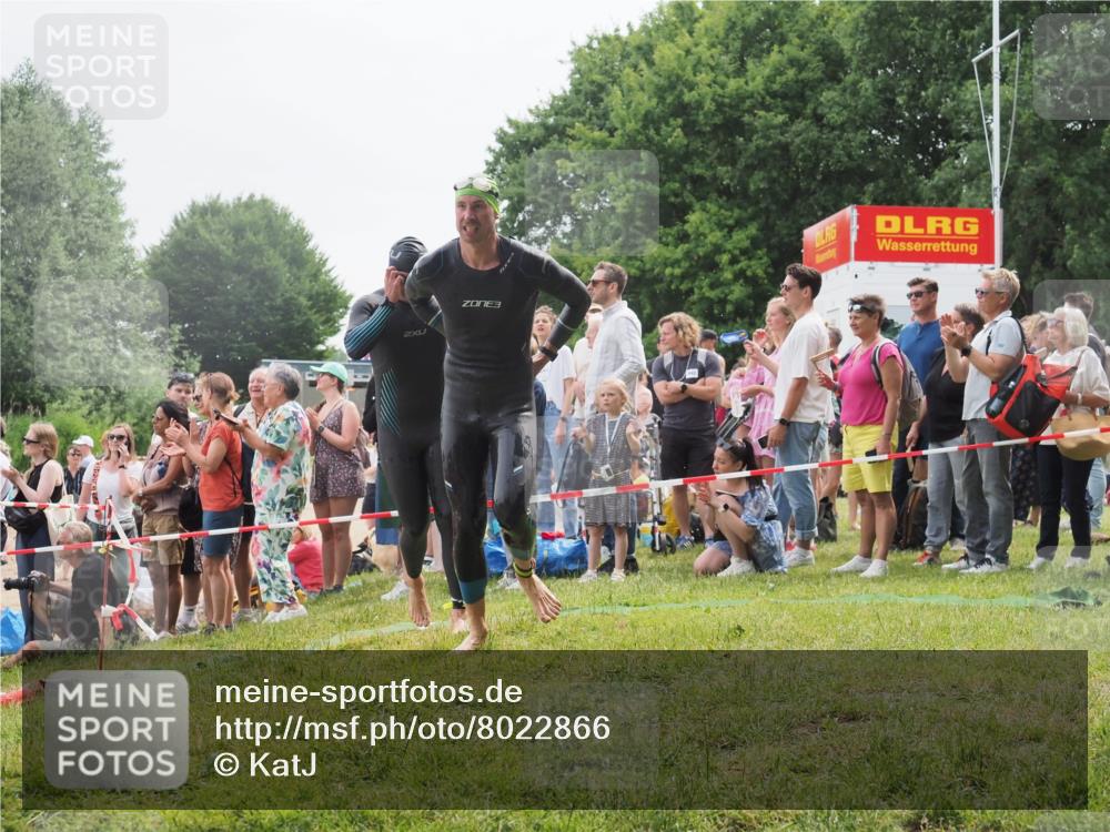 15.06.2025 - 27. Vierlanden-Triathlon KatJ http://msf.ph/oto/8022866 15.06.2025 10:55:35 Schwimmen 639, 656, 736, 740 meine-sportfotos.de