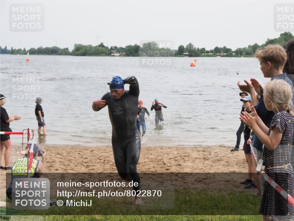 21.06.2025 - 27. Vierlanden-Triathlon MichiJ http://msf.ph/oto/8022870 15.06.2026 10:53:50 Schwimmen 650, 726 meine-sportfotos.de