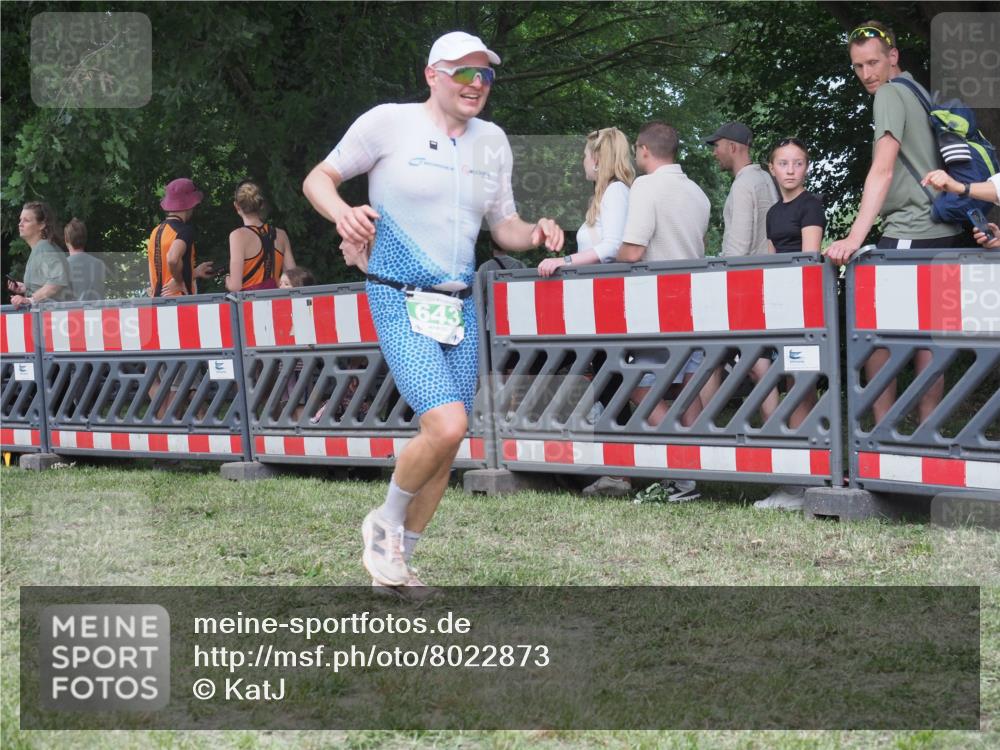 21.06.2025 - 27. Vierlanden-Triathlon KatJ http://msf.ph/oto/8022873 15.06.2025 13:22:26 Ziel 643 meine-sportfotos.de
