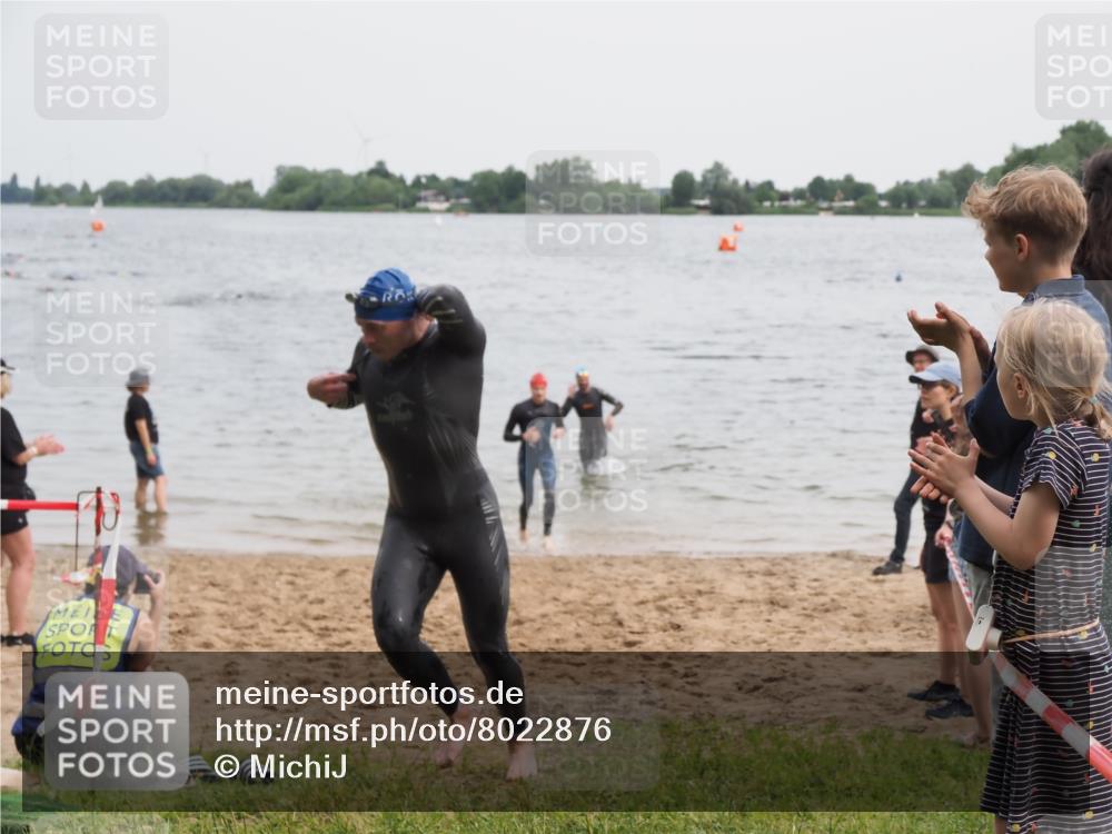 21.06.2025 - 27. Vierlanden-Triathlon MichiJ http://msf.ph/oto/8022876 15.06.2026 10:53:51 Schwimmen 650, 726, 757 meine-sportfotos.de