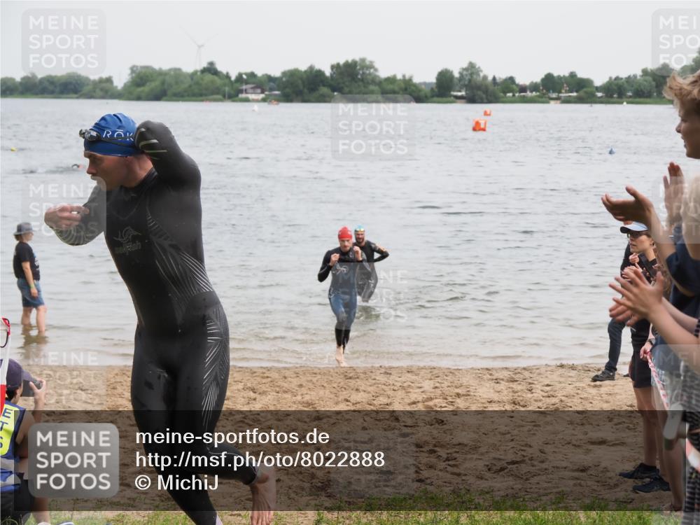 21.06.2025 - 27. Vierlanden-Triathlon MichiJ http://msf.ph/oto/8022888 15.06.2026 10:53:51 Schwimmen 650, 726, 757 meine-sportfotos.de