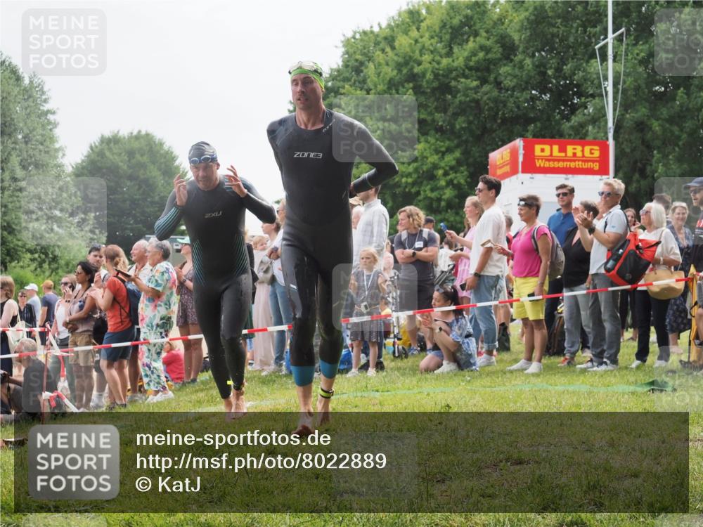 15.06.2025 - 27. Vierlanden-Triathlon KatJ http://msf.ph/oto/8022889 15.06.2025 10:55:36 Schwimmen 639, 656, 736, 740 meine-sportfotos.de