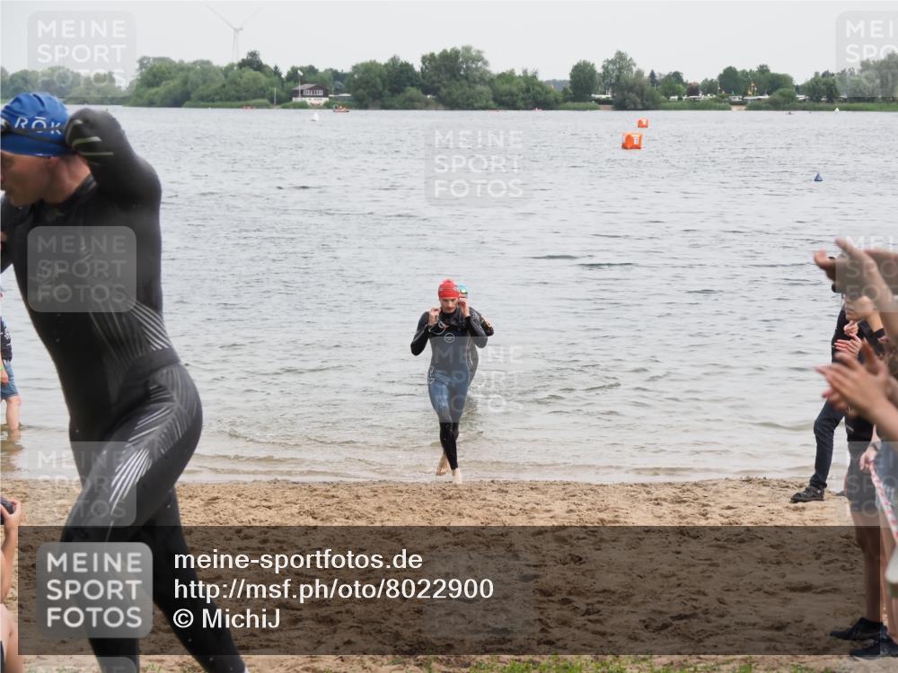 21.06.2025 - 27. Vierlanden-Triathlon MichiJ http://msf.ph/oto/8022900 15.06.2026 10:53:51 Schwimmen 650, 726, 757 meine-sportfotos.de