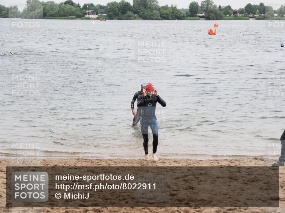 21.06.2025 - 27. Vierlanden-Triathlon MichiJ http://msf.ph/oto/8022911 15.06.2026 10:53:51 Schwimmen 650, 726, 757 meine-sportfotos.de