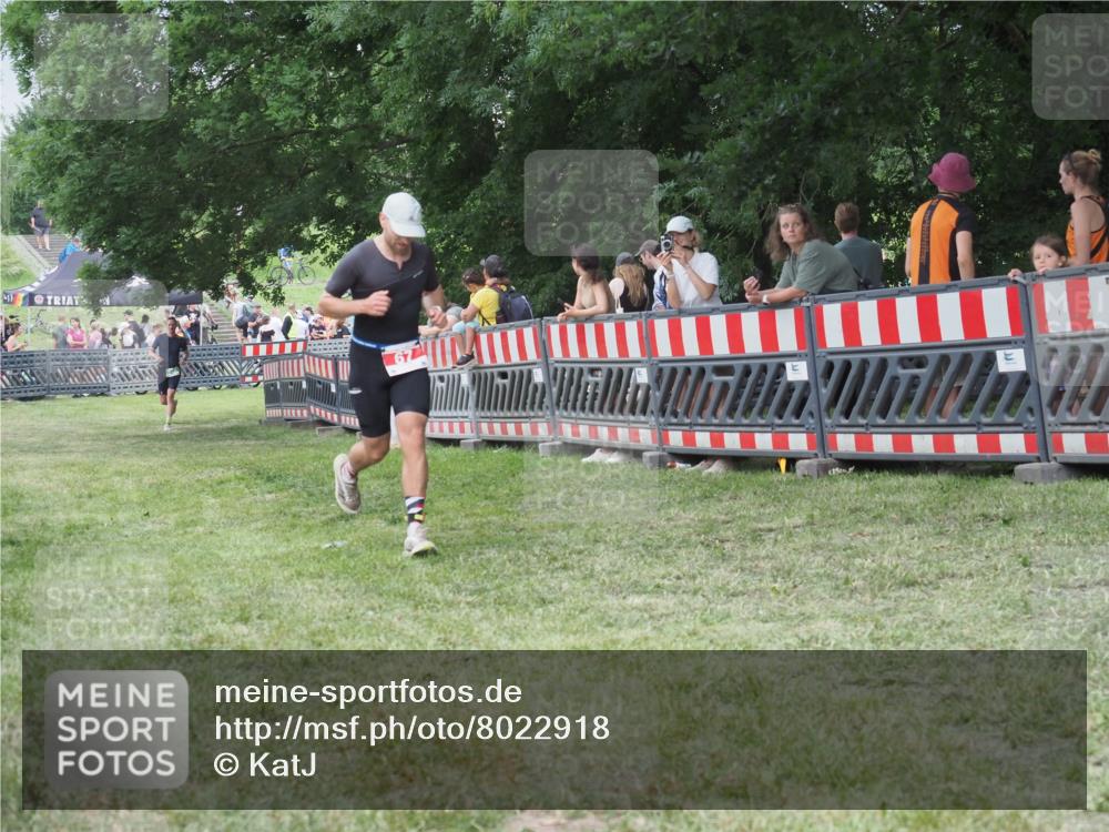21.06.2025 - 27. Vierlanden-Triathlon KatJ http://msf.ph/oto/8022918 15.06.2025 13:22:40 Ziel 67, 642 meine-sportfotos.de