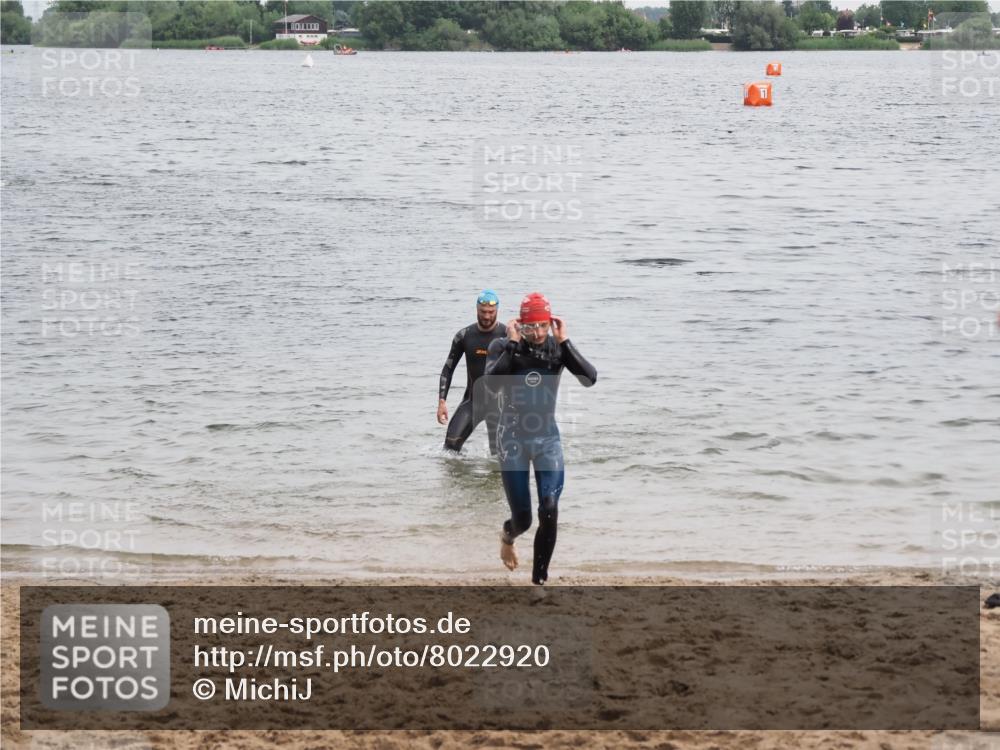 21.06.2025 - 27. Vierlanden-Triathlon MichiJ http://msf.ph/oto/8022920 15.06.2026 10:53:51 Schwimmen 650, 726, 757 meine-sportfotos.de