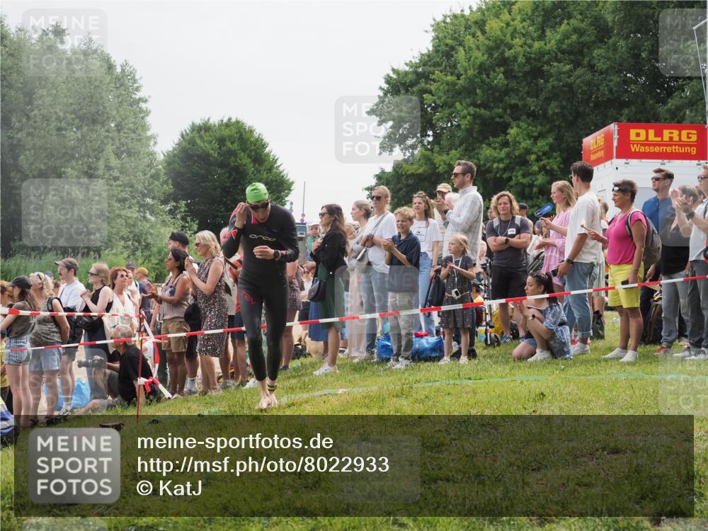 15.06.2025 - 27. Vierlanden-Triathlon KatJ http://msf.ph/oto/8022933 15.06.2025 10:55:39 Schwimmen 639, 656, 712, 736 meine-sportfotos.de