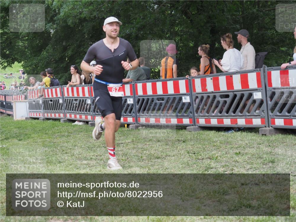 21.06.2025 - 27. Vierlanden-Triathlon KatJ http://msf.ph/oto/8022956 15.06.2025 13:22:41 Ziel 67, 642 meine-sportfotos.de