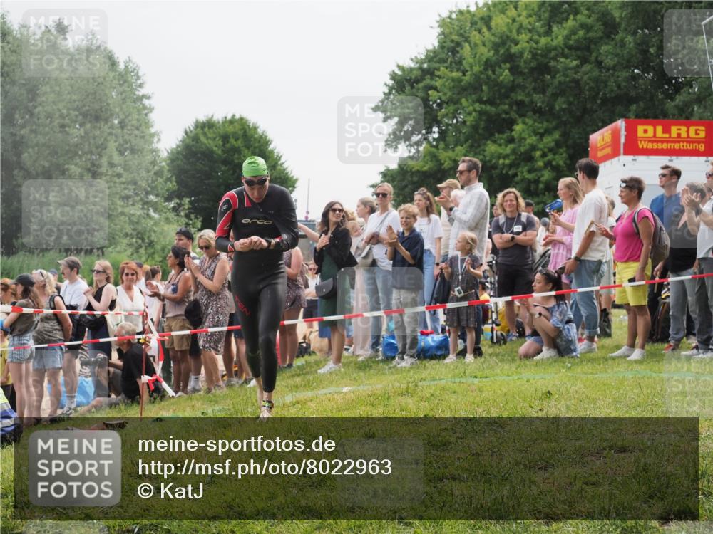 15.06.2025 - 27. Vierlanden-Triathlon KatJ http://msf.ph/oto/8022963 15.06.2025 10:55:40 Schwimmen 639, 656, 712, 736 meine-sportfotos.de