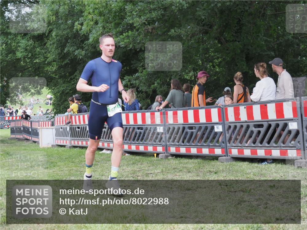 21.06.2025 - 27. Vierlanden-Triathlon KatJ http://msf.ph/oto/8022988 15.06.2025 13:22:48 Ziel 642, 841 meine-sportfotos.de