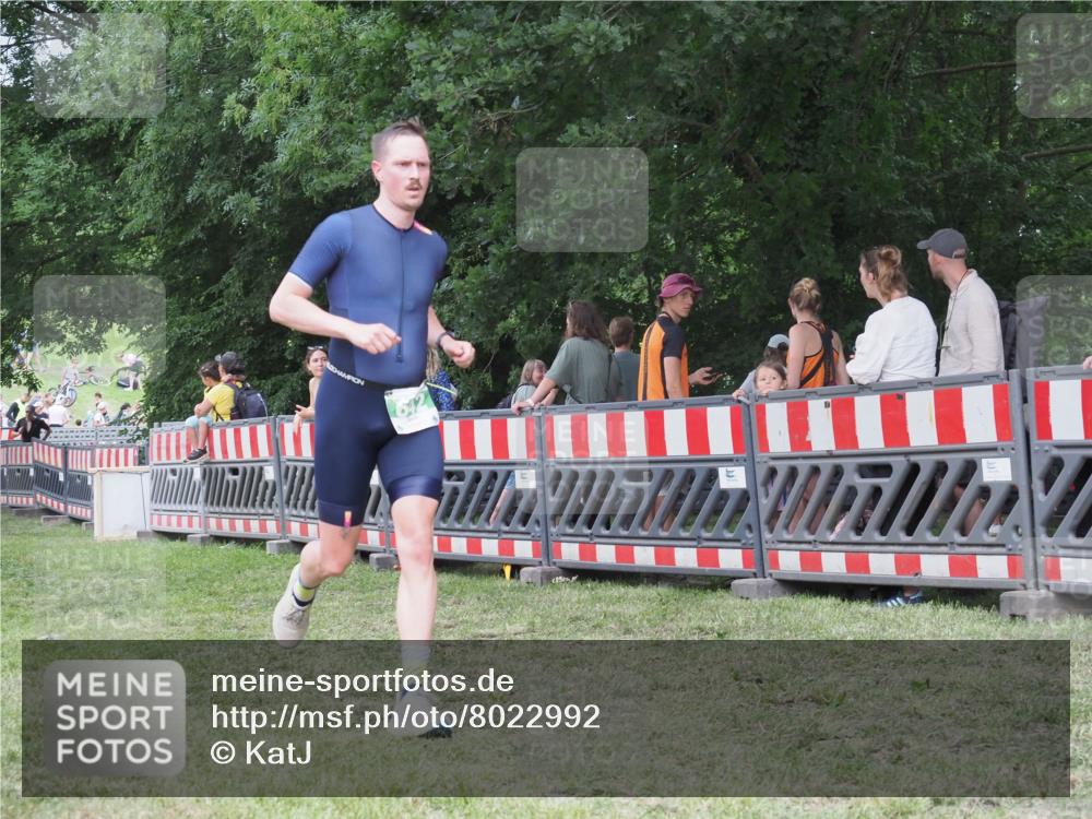 21.06.2025 - 27. Vierlanden-Triathlon KatJ http://msf.ph/oto/8022992 15.06.2025 13:22:48 Ziel 642, 841 meine-sportfotos.de