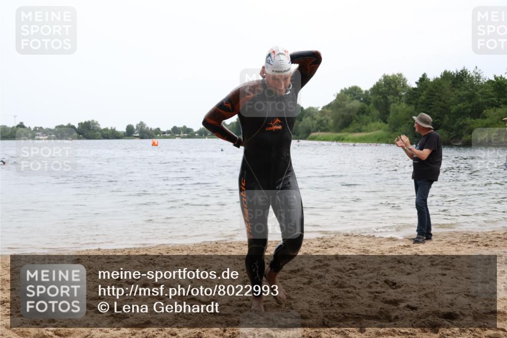 15.06.2025 - 27. Vierlanden-Triathlon Lena Gebhardt http://msf.ph/oto/8022993 15.06.2025 10:51:39 Schwimmen 676 meine-sportfotos.de