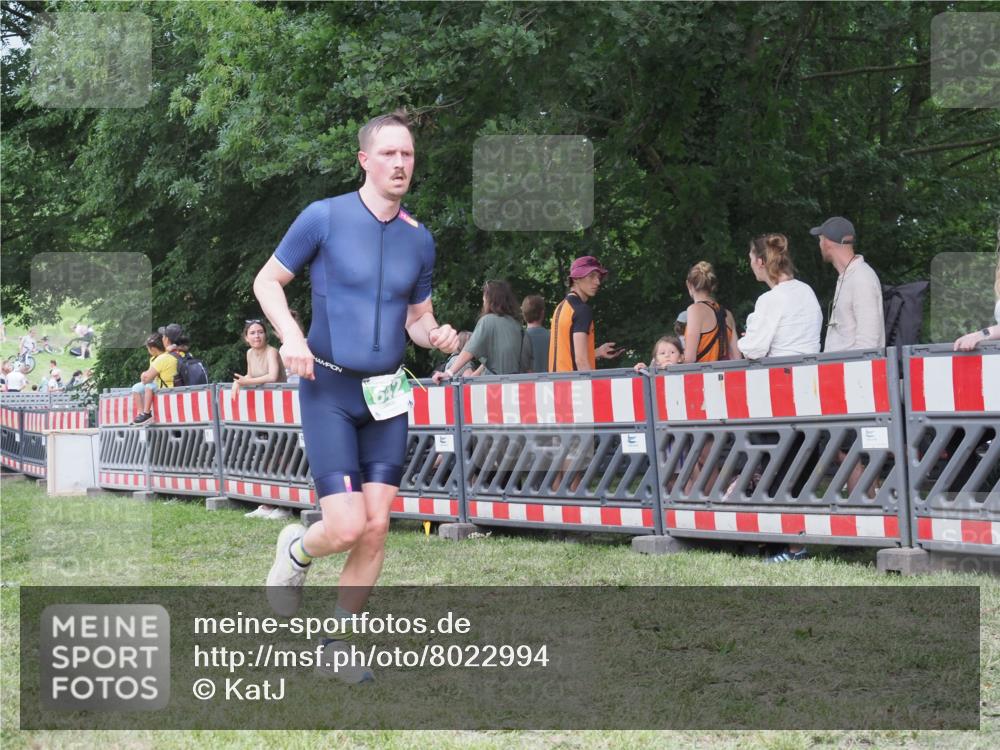 21.06.2025 - 27. Vierlanden-Triathlon KatJ http://msf.ph/oto/8022994 15.06.2025 13:22:48 Ziel 642, 841 meine-sportfotos.de