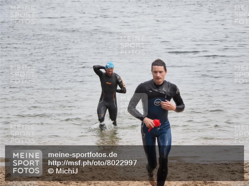 21.06.2025 - 27. Vierlanden-Triathlon MichiJ http://msf.ph/oto/8022997 15.06.2026 10:53:53 Schwimmen 650, 726, 757 meine-sportfotos.de