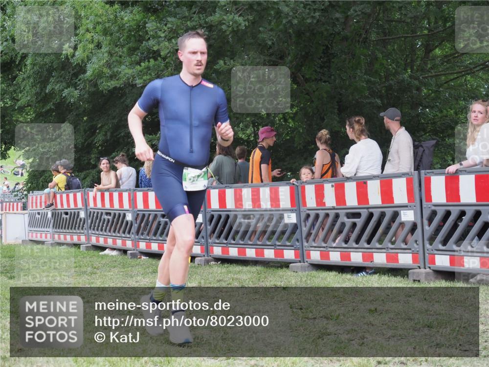 21.06.2025 - 27. Vierlanden-Triathlon KatJ http://msf.ph/oto/8023000 15.06.2025 13:22:48 Ziel 642, 841 meine-sportfotos.de