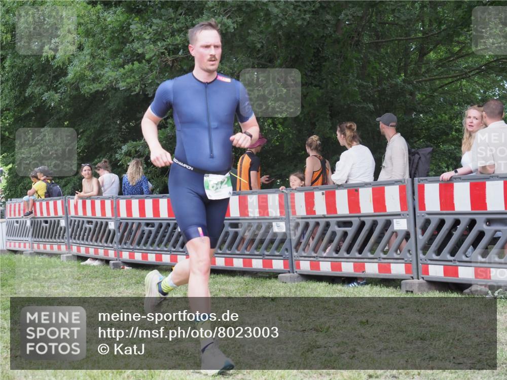 21.06.2025 - 27. Vierlanden-Triathlon KatJ http://msf.ph/oto/8023003 15.06.2025 13:22:48 Ziel 642, 841 meine-sportfotos.de