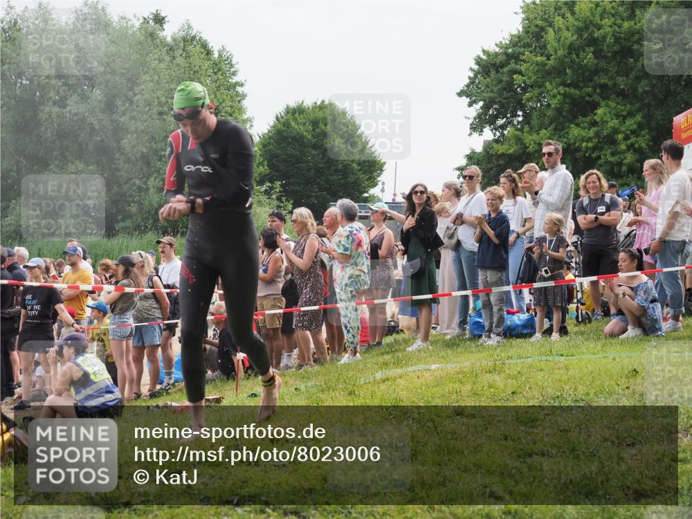 15.06.2025 - 27. Vierlanden-Triathlon KatJ http://msf.ph/oto/8023006 15.06.2025 10:55:41 Schwimmen 639, 656, 712, 736 meine-sportfotos.de