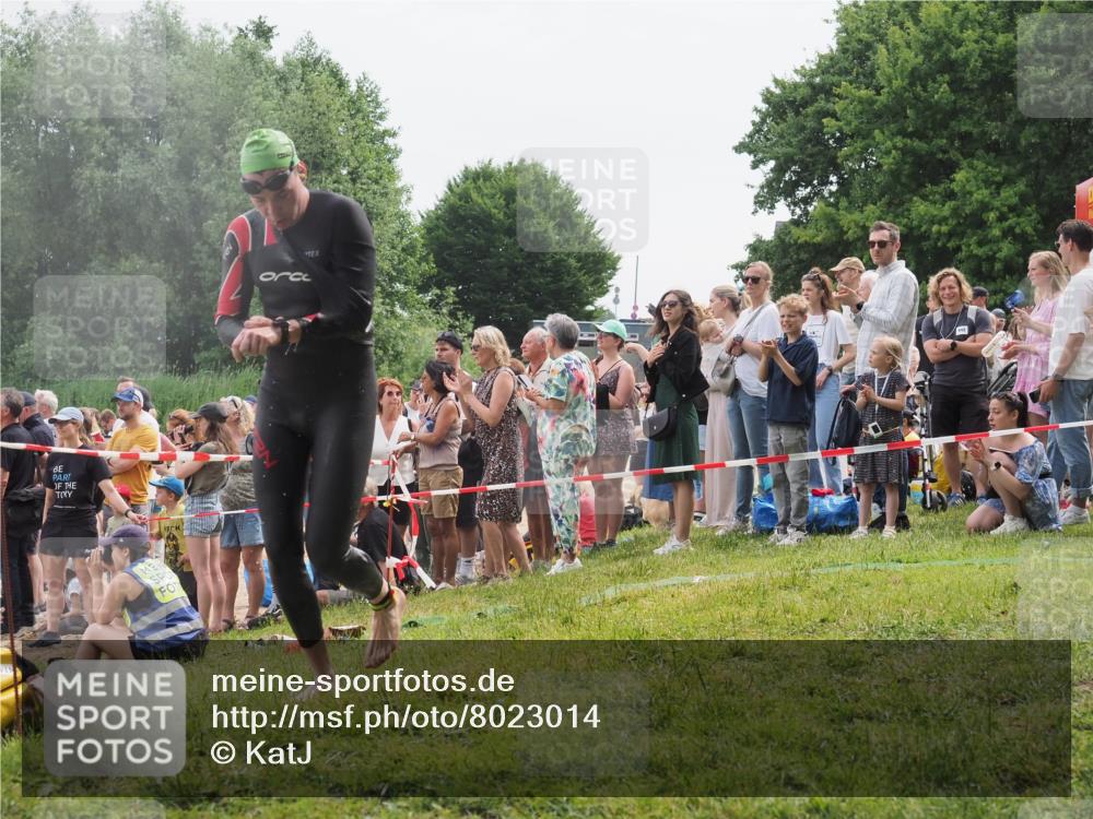 15.06.2025 - 27. Vierlanden-Triathlon KatJ http://msf.ph/oto/8023014 15.06.2025 10:55:41 Schwimmen 639, 656, 712, 736 meine-sportfotos.de