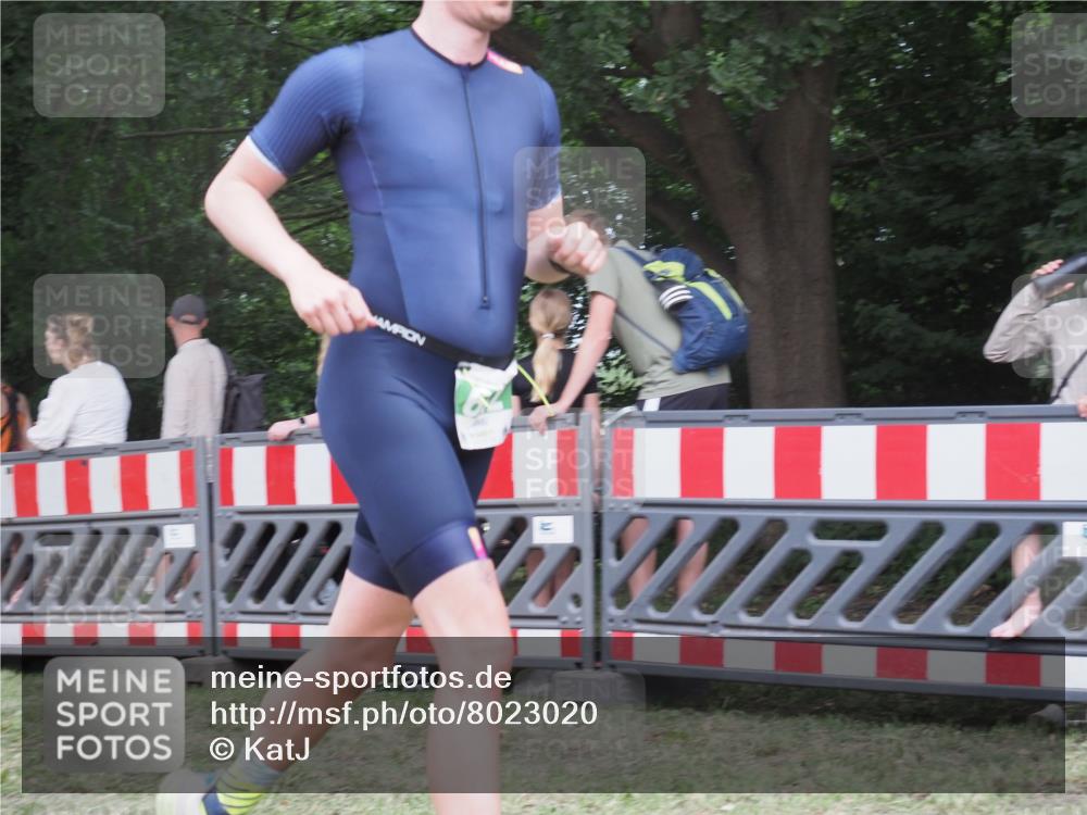 21.06.2025 - 27. Vierlanden-Triathlon KatJ http://msf.ph/oto/8023020 15.06.2025 13:22:49 Ziel 642, 841 meine-sportfotos.de