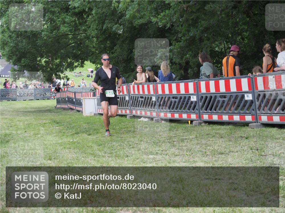 21.06.2025 - 27. Vierlanden-Triathlon KatJ http://msf.ph/oto/8023040 15.06.2025 13:22:56 Ziel 794, 841 meine-sportfotos.de