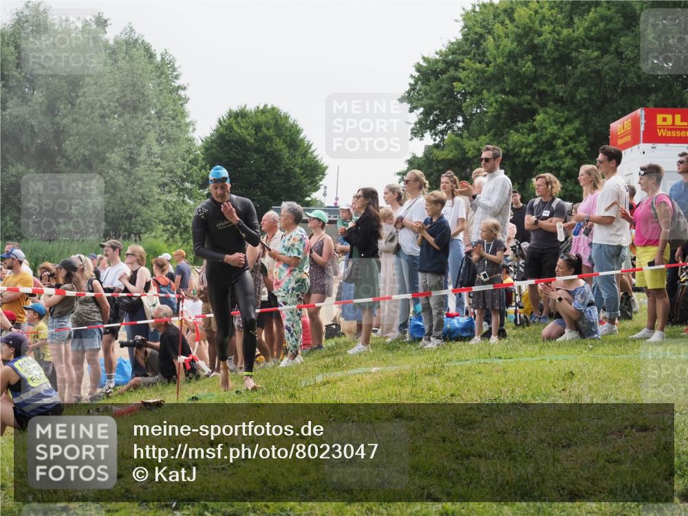 15.06.2025 - 27. Vierlanden-Triathlon KatJ http://msf.ph/oto/8023047 15.06.2025 10:55:45 Schwimmen 639, 712, 736 meine-sportfotos.de