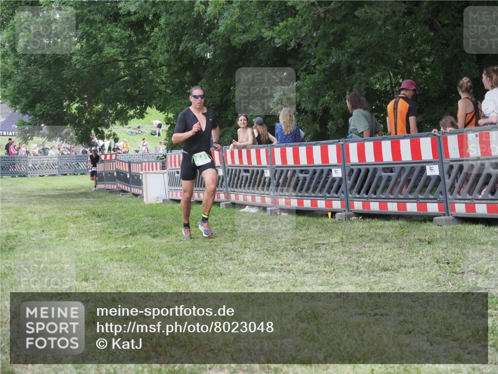 21.06.2025 - 27. Vierlanden-Triathlon KatJ http://msf.ph/oto/8023048 15.06.2025 13:22:56 Ziel 794, 841 meine-sportfotos.de