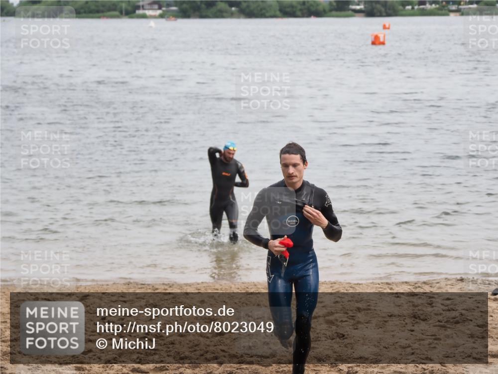 21.06.2025 - 27. Vierlanden-Triathlon MichiJ http://msf.ph/oto/8023049 15.06.2026 10:53:53 Schwimmen 650, 726, 757 meine-sportfotos.de